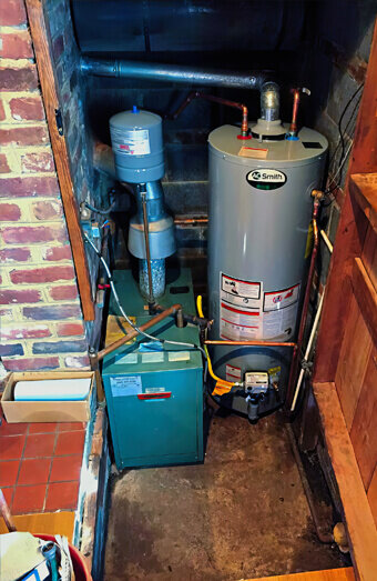 https://plumberincoogee.com.au/uploads/2025/06/hot-water-189087.jpg