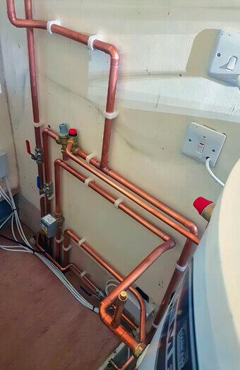 https://plumberincoogee.com.au/uploads/2025/06/hot-water-301986.jpg