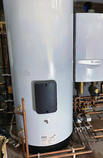 https://plumberincoogee.com.au/uploads/2025/06/hot-water-410504.jpg