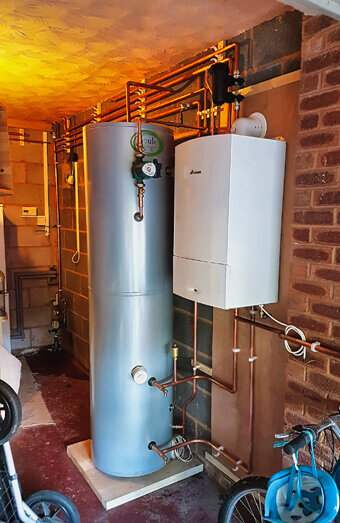 https://plumberincoogee.com.au/uploads/2025/06/hot-water-684599.jpg